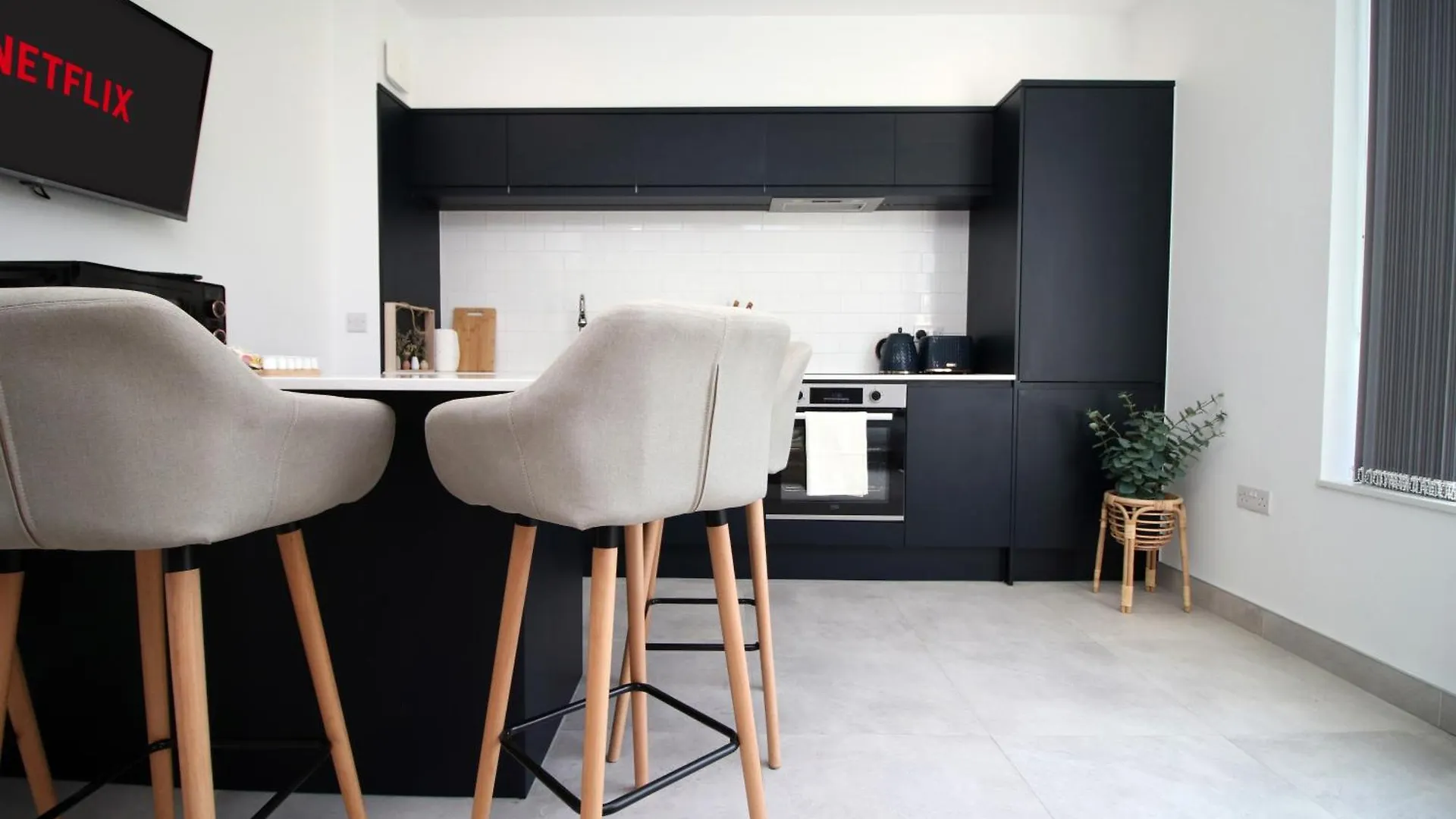 Apartment New Listing - Cardiff Modern & Spacious Retreat With Private Courtyard