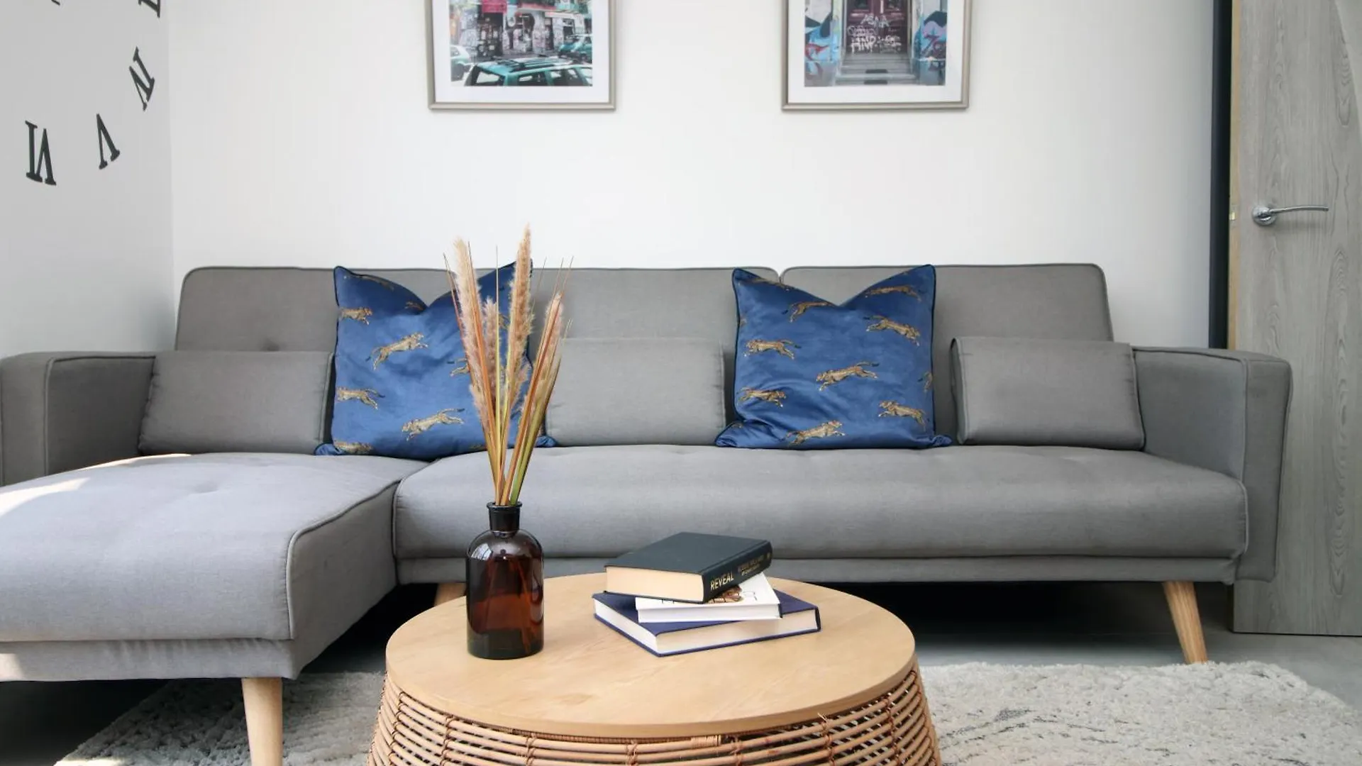 New Listing - Cardiff Modern & Spacious Retreat With Private Courtyard Apartment