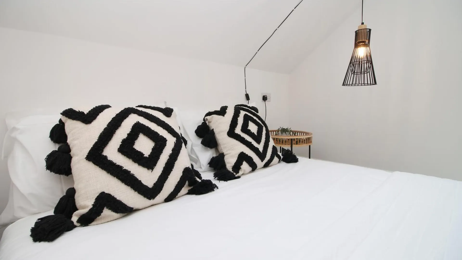 Apartment New Listing - Cardiff Modern & Spacious Retreat With Private Courtyard