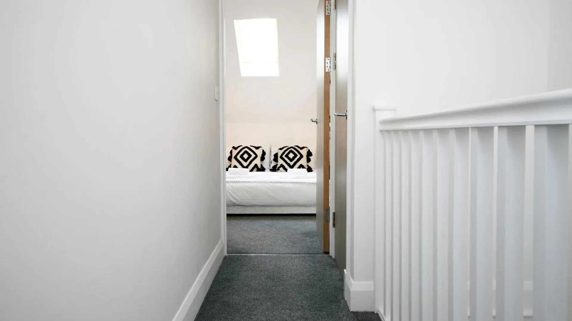 New Listing - Cardiff Modern & Spacious Retreat With Private Courtyard 0*,