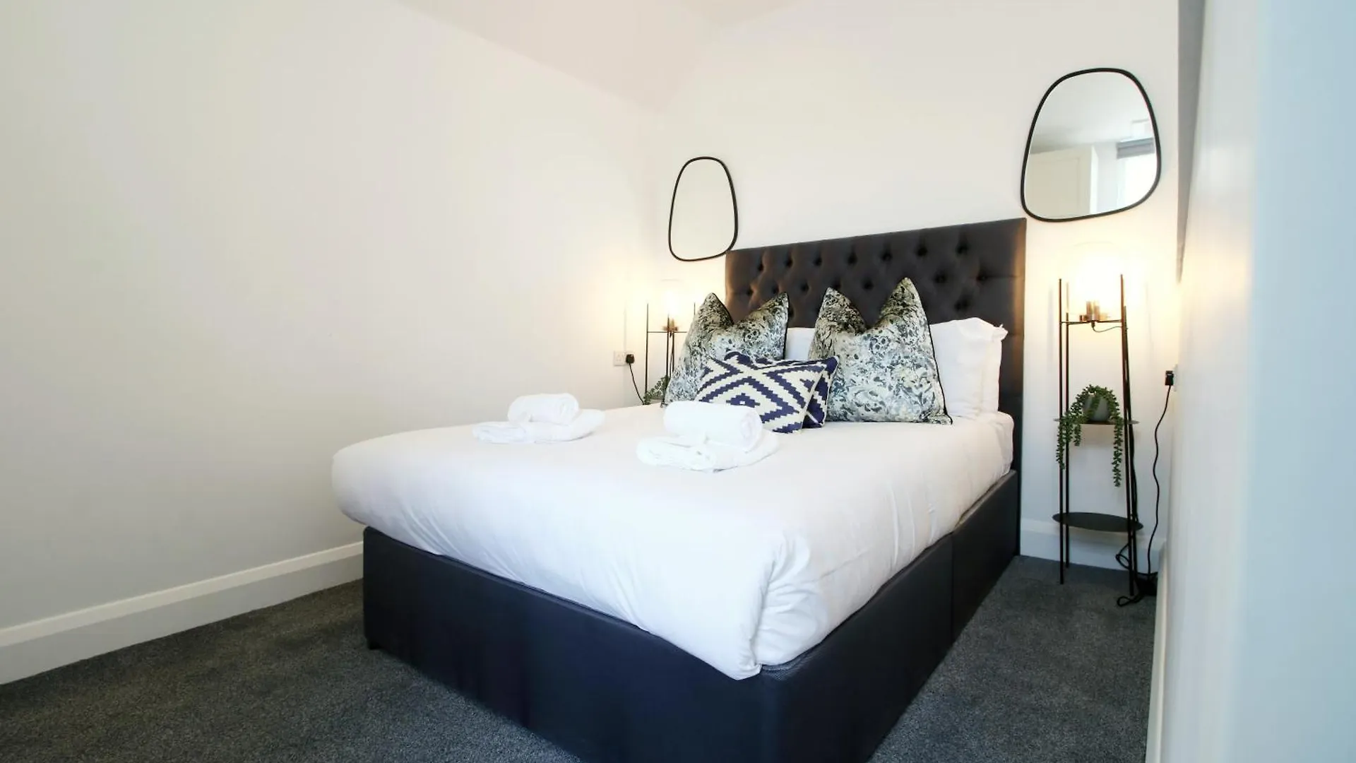 New Listing - Cardiff Modern & Spacious Retreat With Private Courtyard 영국