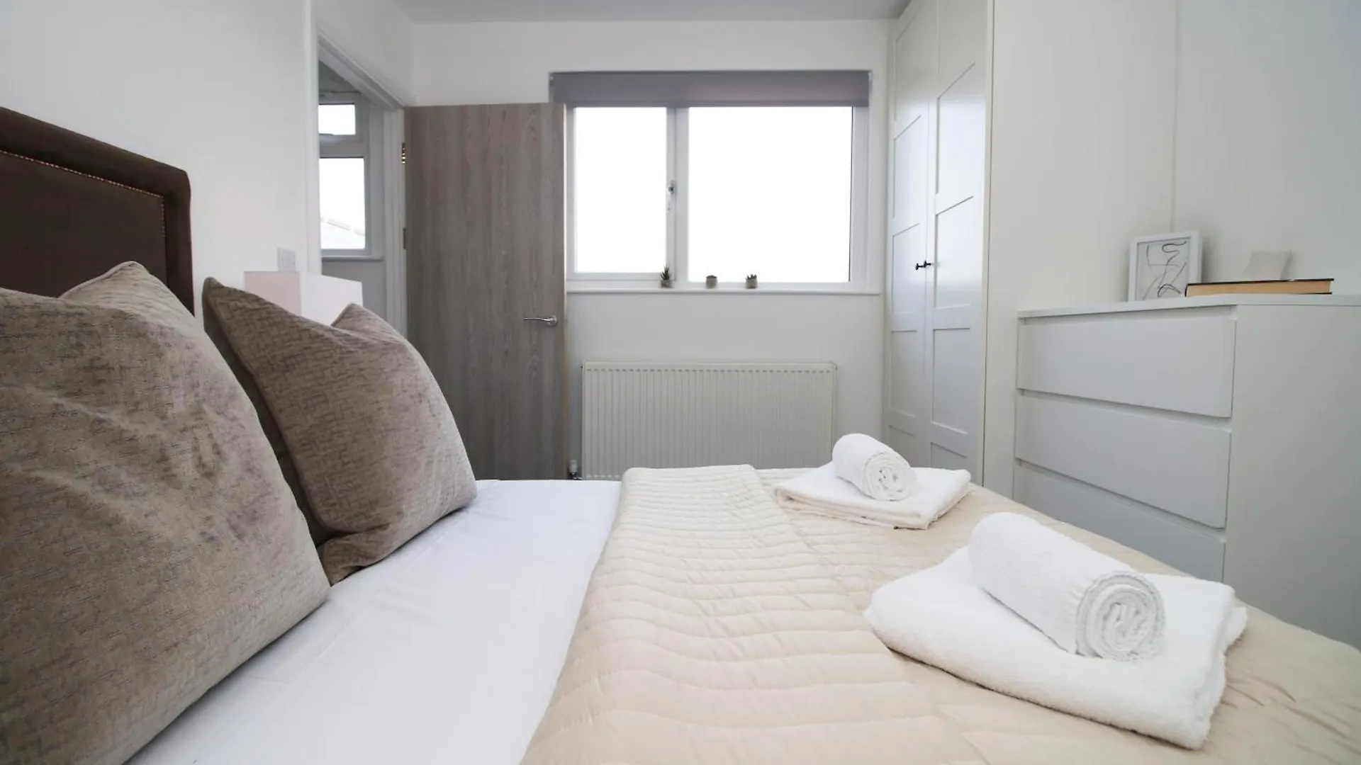 New Listing - Cardiff Modern & Spacious Retreat With Private Courtyard 0*,