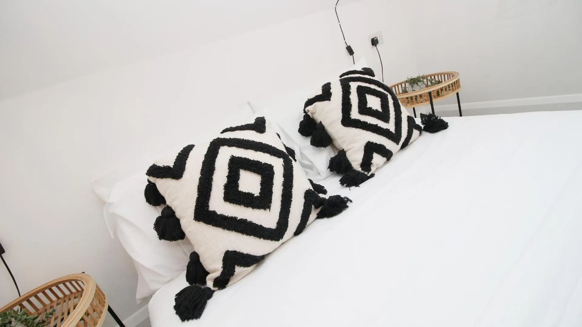 New Listing - Cardiff Modern & Spacious Retreat With Private Courtyard 영국