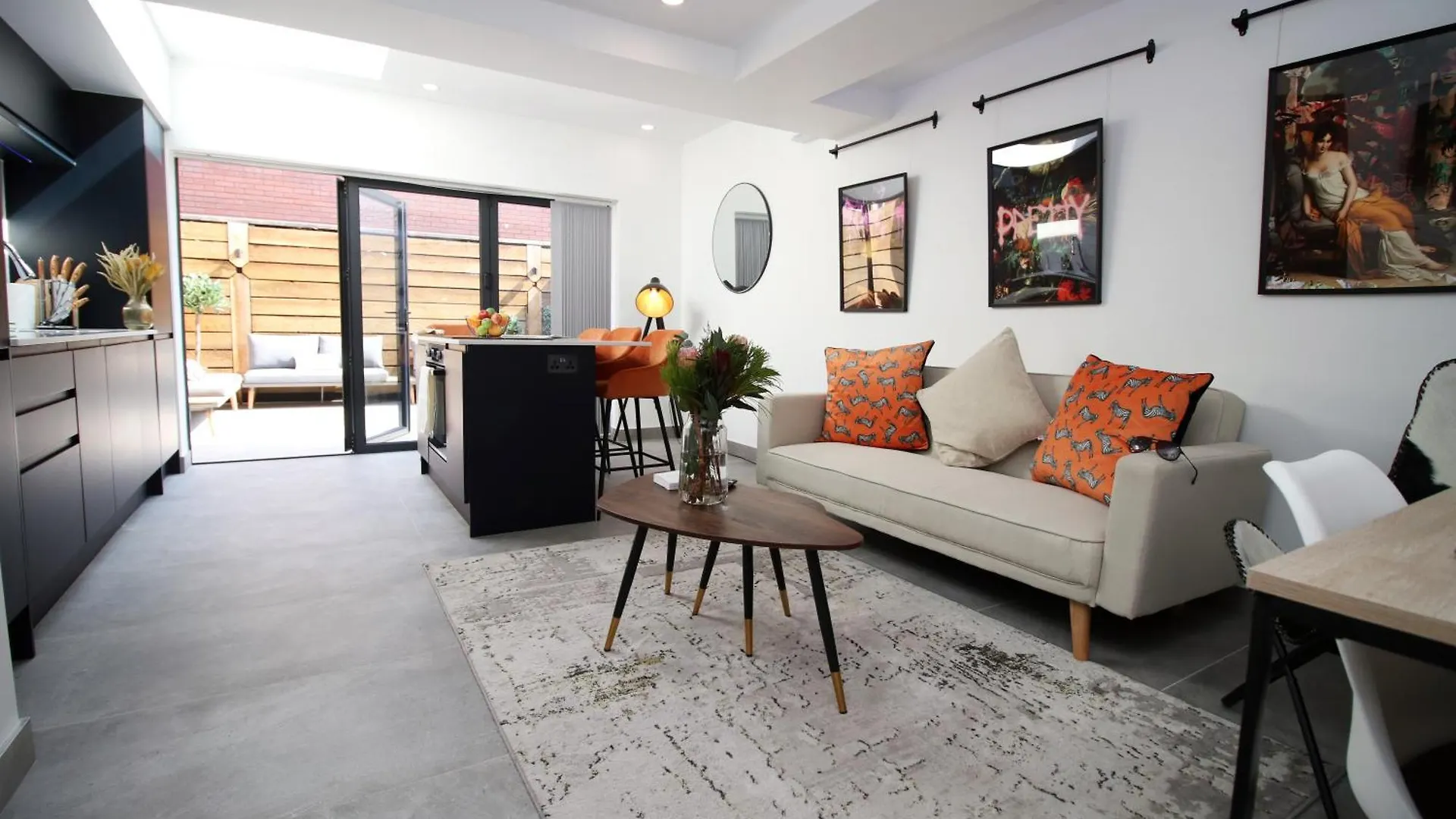 New Listing - Cardiff Modern & Spacious Retreat With Private Courtyard